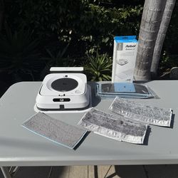 iRobot Braava Jet M6 Ultimate Robot Mop with Supplies