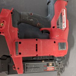 Damaged 18 Gauge Brad Nailer. Misfires. 
