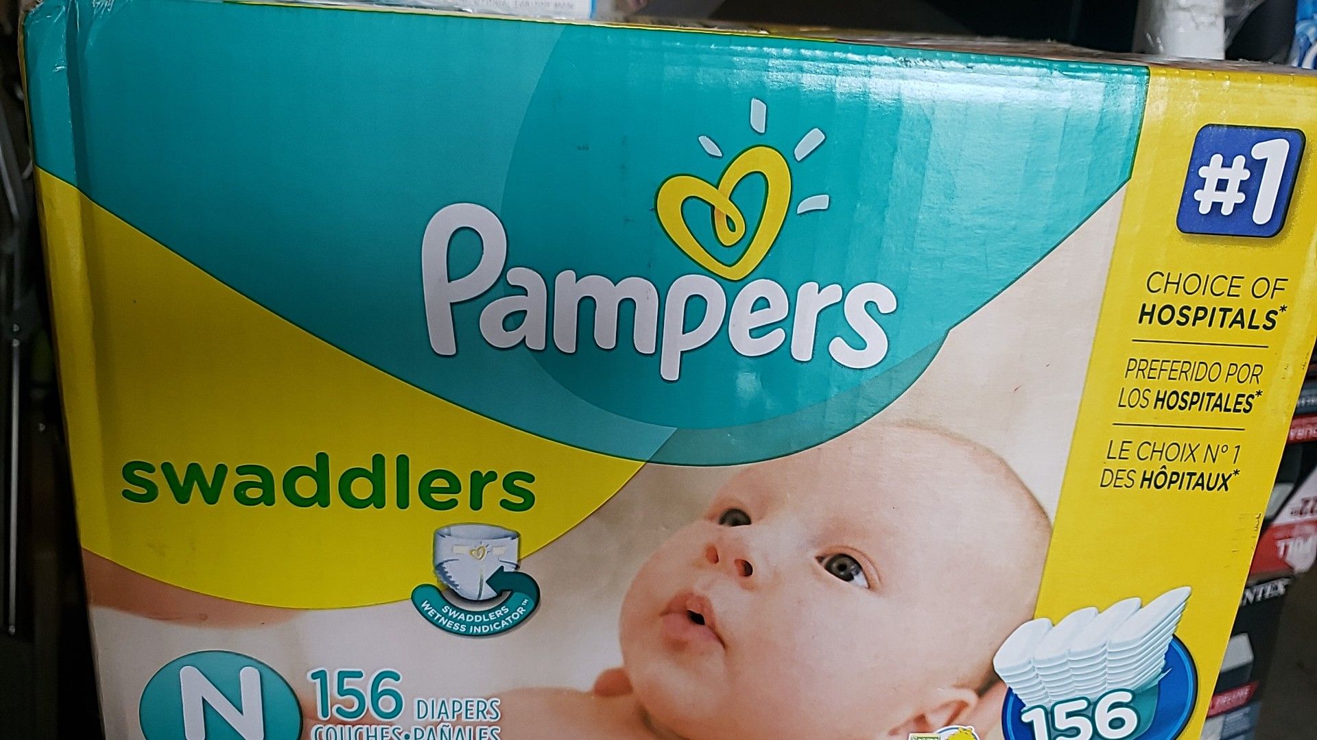 Pampers Swaddlers box of 156 diapers size : newborn