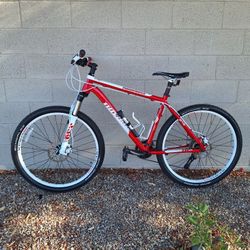 NOVARA PONDEROSA 27.5 INCH MOUNTAIN BIKE 10 X 2 SPEED AIR SHOCK FRONT SUSPENSION LIKE NEW