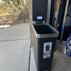 Kitchen Trash Can 