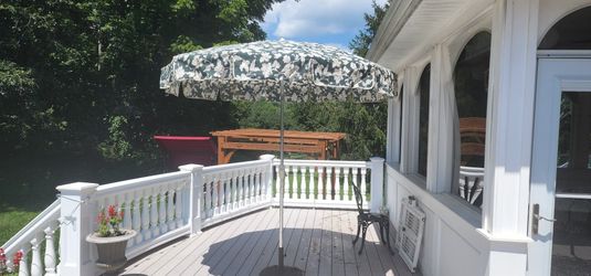 Patio Unbrella With Stand