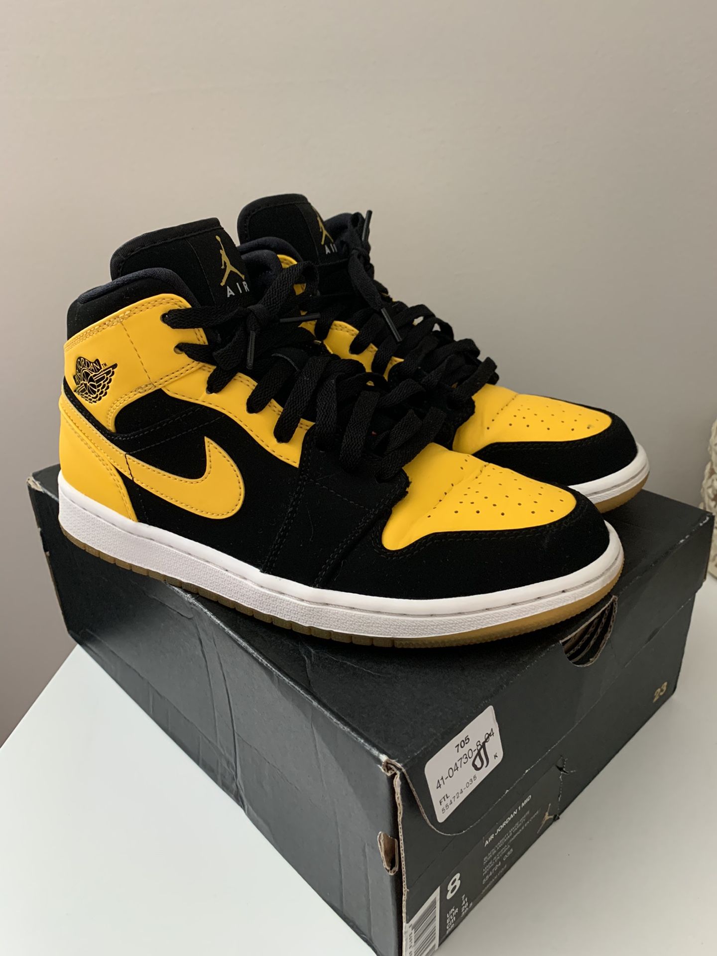 Jordan 1 retro mid new love