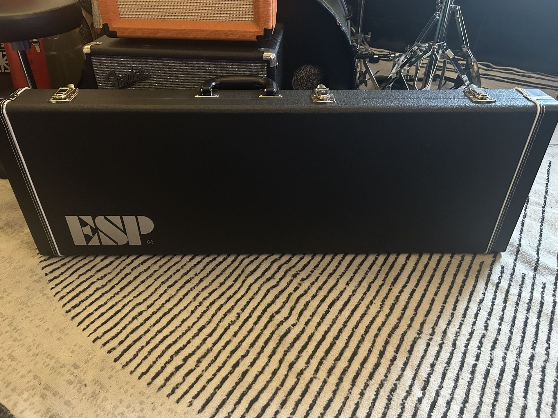 Guitar Hard Case ESP great Condition!