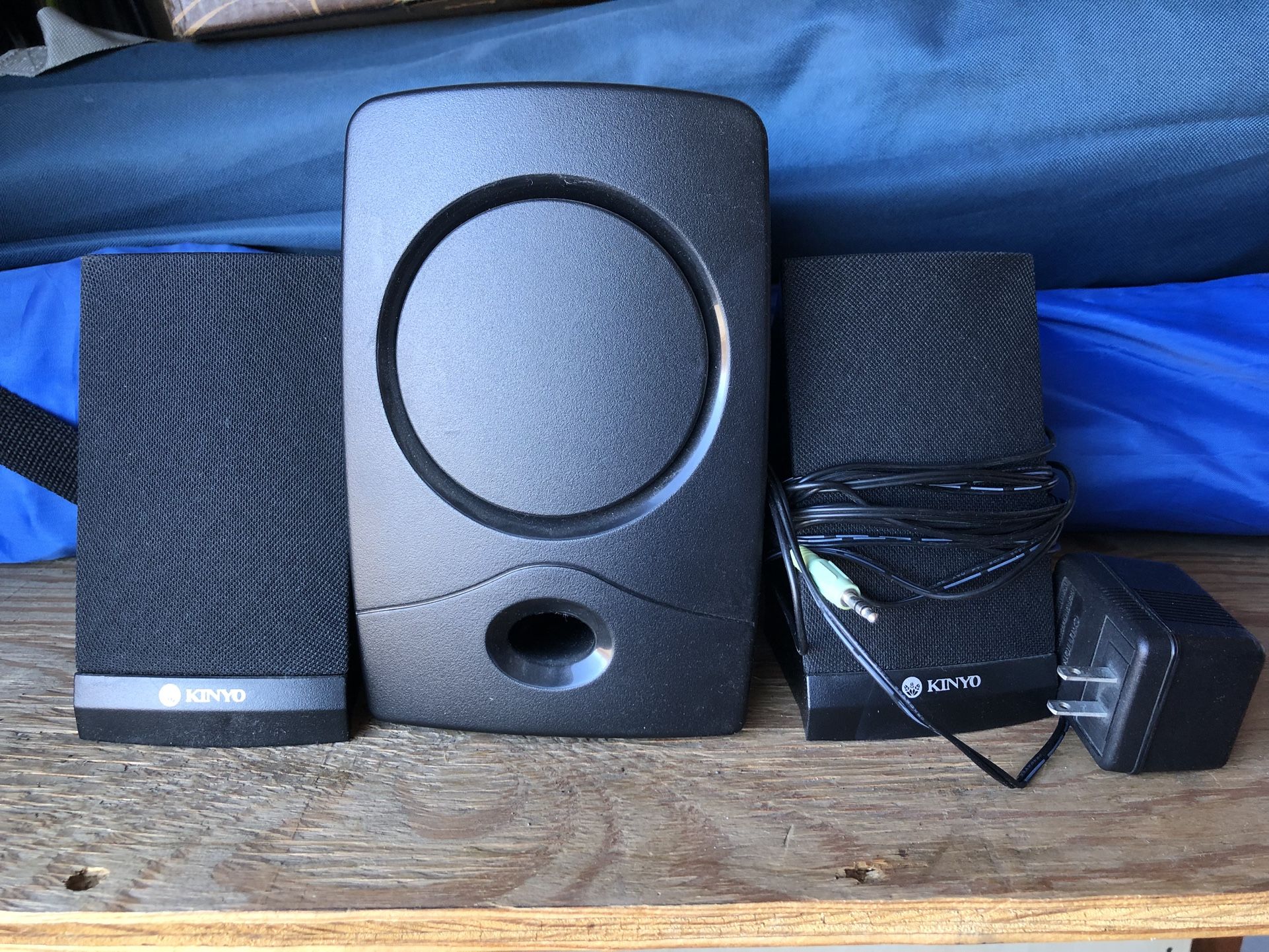 Kenyo SW-2204 speaker system with input cables.