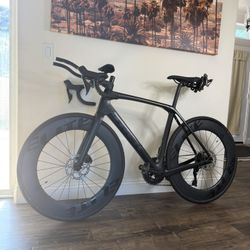 Trek Domane SL 6 Gen 4 Road Bike – Like New! 