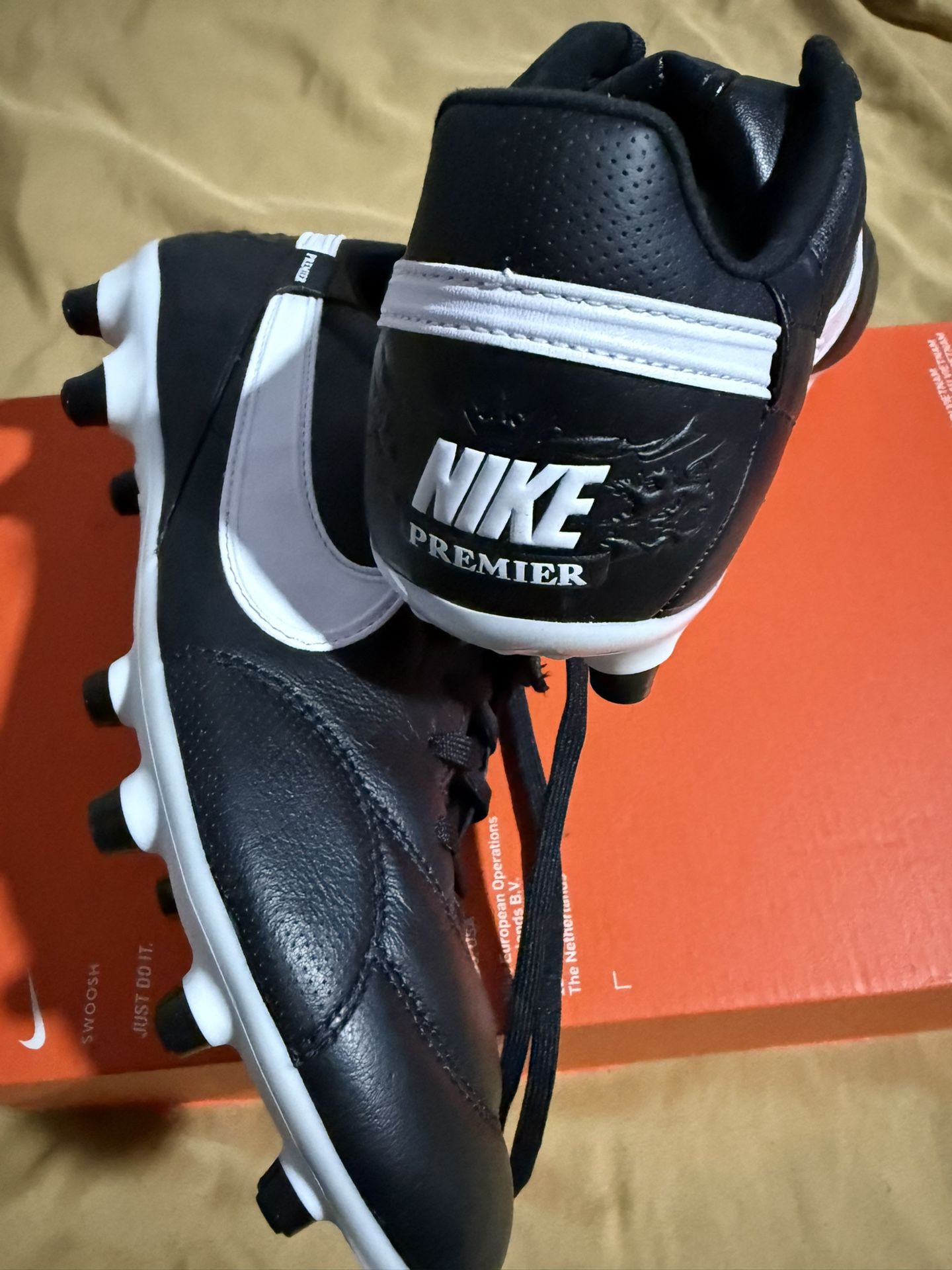 Nike Premier Size 7 $ 70