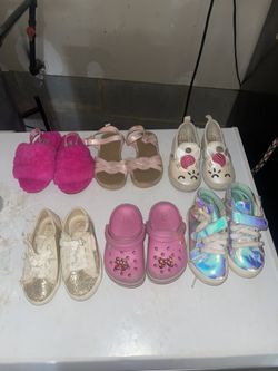 Size 7 UGG SLIPPERS Sz 8