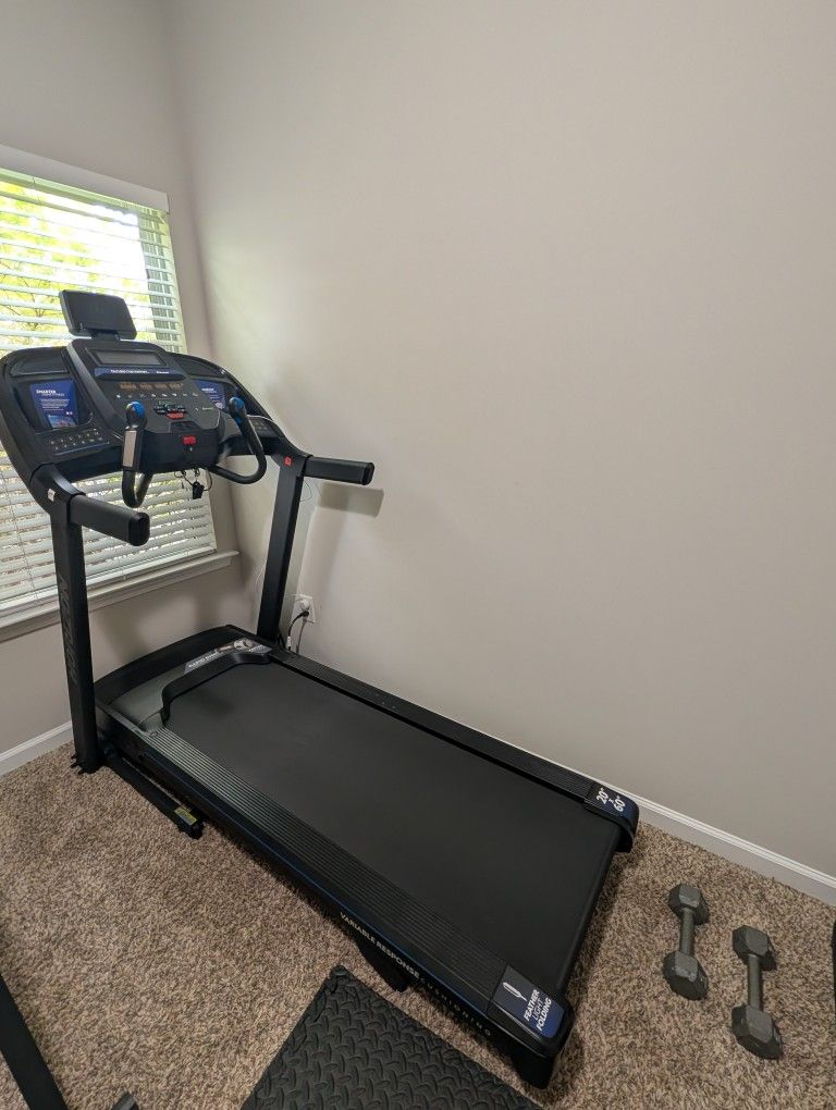Horizon 7.0 AT Treadmill – Excellent Condition