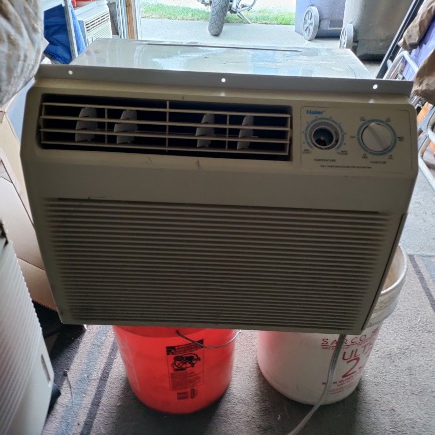 Haier Air Conditioner, missing knob. Works fine w/o