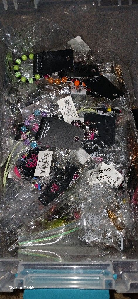 Assorted Paparazzi Jewelry 80 Pieces