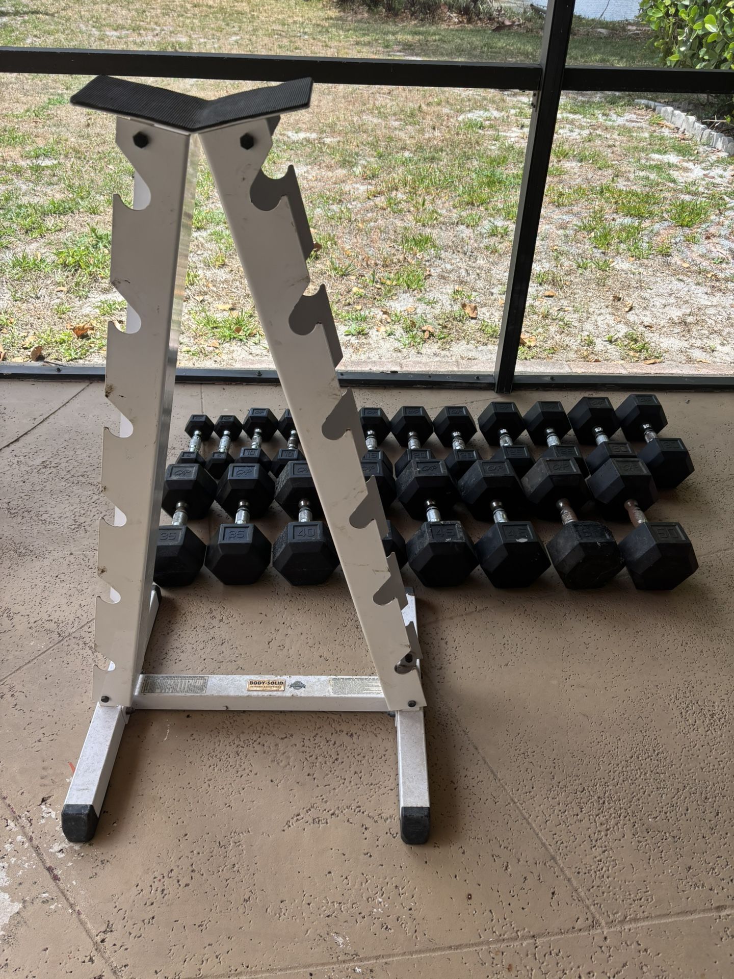 Set Of Cap Dumbbells / Freeweights