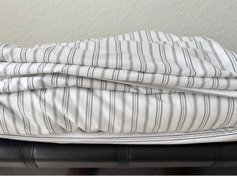 KING SIZE Sheet Set • 6 Pieces 4 Pillow Cases, Fitted and Flat Sheet