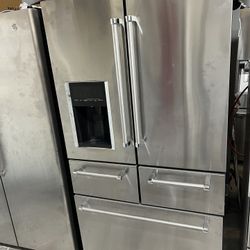 Beautiful Kitchen Aid Fridge With Warranty, Everything Works Fine 