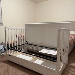 Graco Hadley 5-in-1 convertible crib with built-in drawer