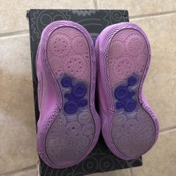 Basketball shoes