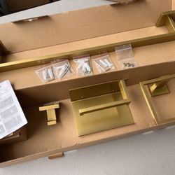 Brand new. 4-Piece Towel Bar Set Gold