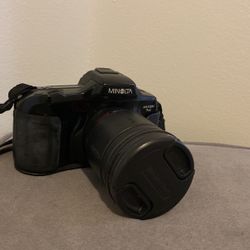 Minolta MAXXUM 7xi Film Camera with 28-200mm Lens