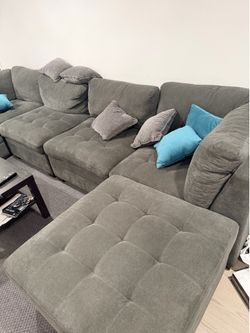 6 piece sectional couch. Like new originally 1400