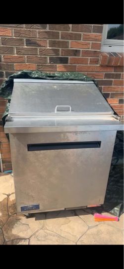 Arctic Air Commercial Sandwich Prep Table Refrigerator