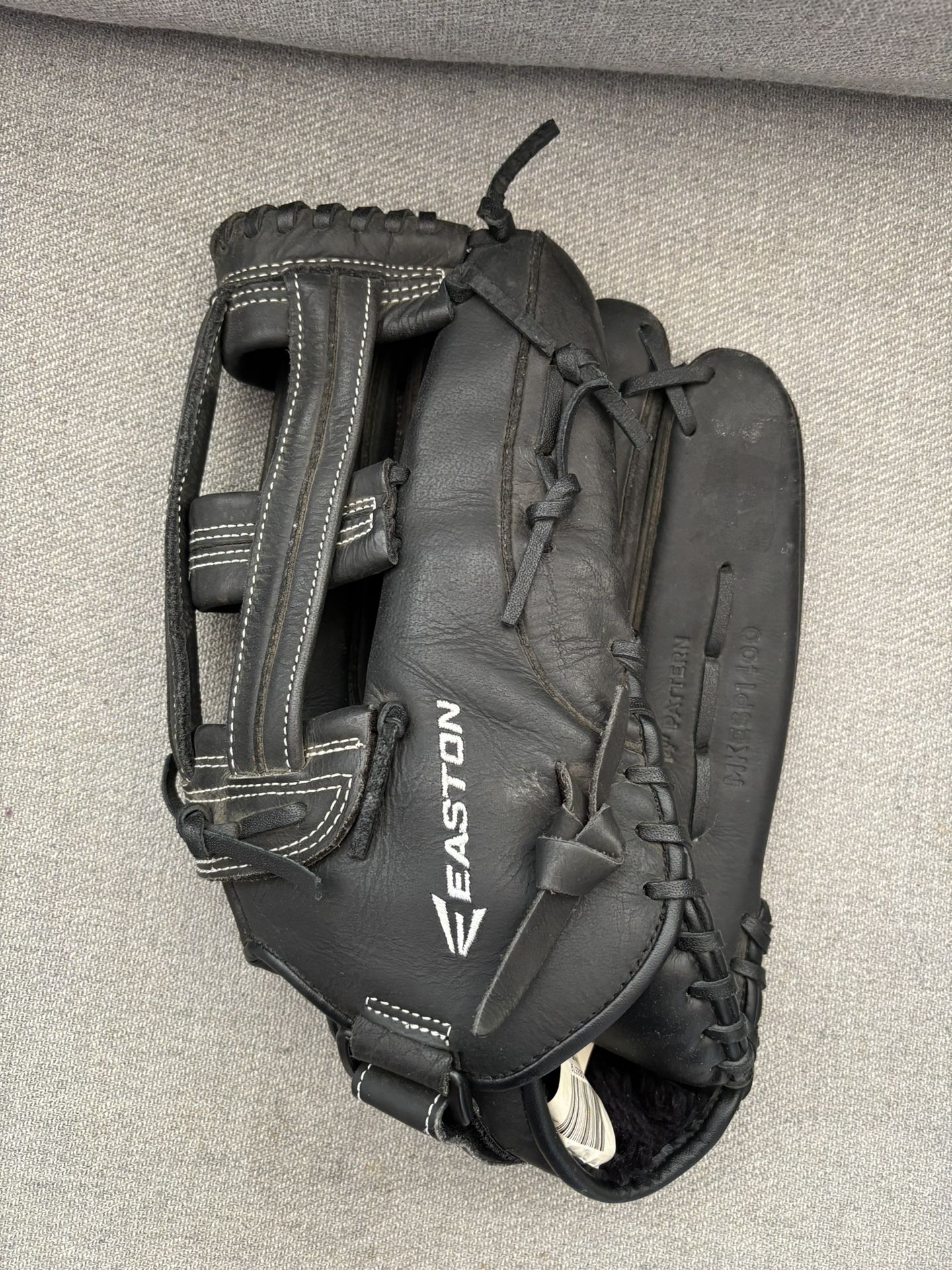 Easton Elite MAKO Professional 14” Black Leather Softball RHT MKESP1400 Glove
