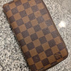 Louis Vuitton Zippy Wallet – Damier Ebene | Iconic Luxury, Excellent Condition