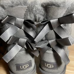 Girls Uggs Sz 2
