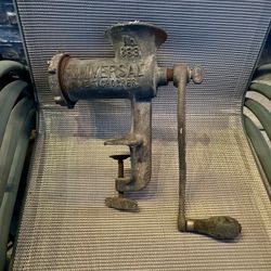 Vintage Universal No. 333 Meat Chopper made of cast iron