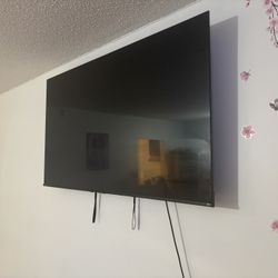 4 Flat Screen Tv 2 Fire 2 Rokus