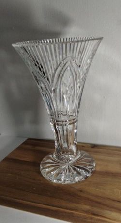 VINTAGE WATERFORD CRYSTAL ROCK OF CASHEL VASE 10"×6"