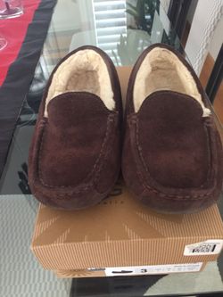 Ugg slip on shoes SZ 3