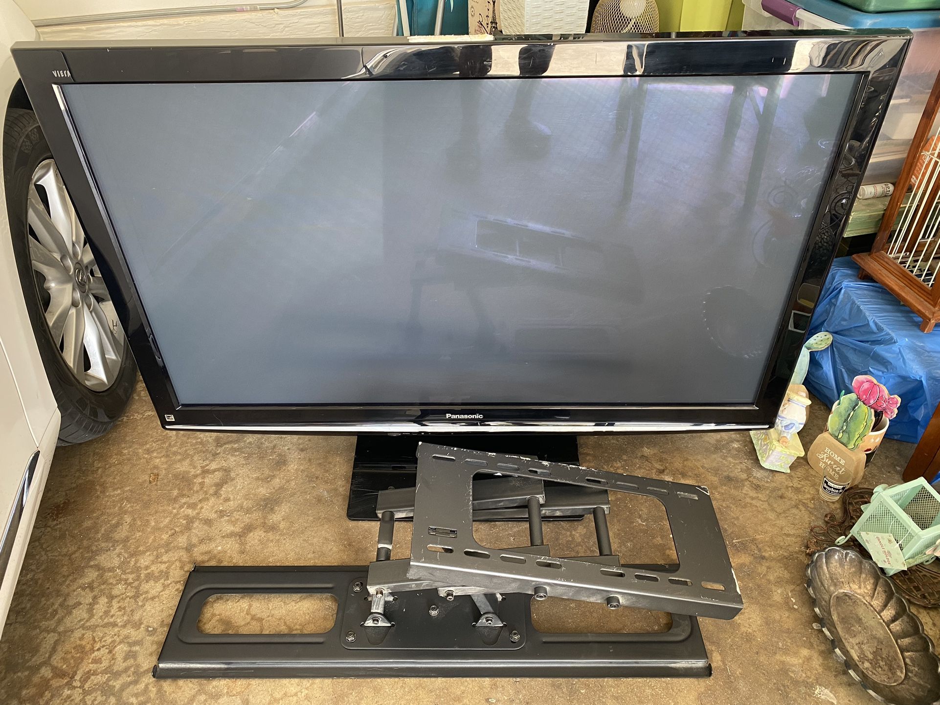 Panasonic 55” Plasma Screen tv With Remote And Wall Mount!