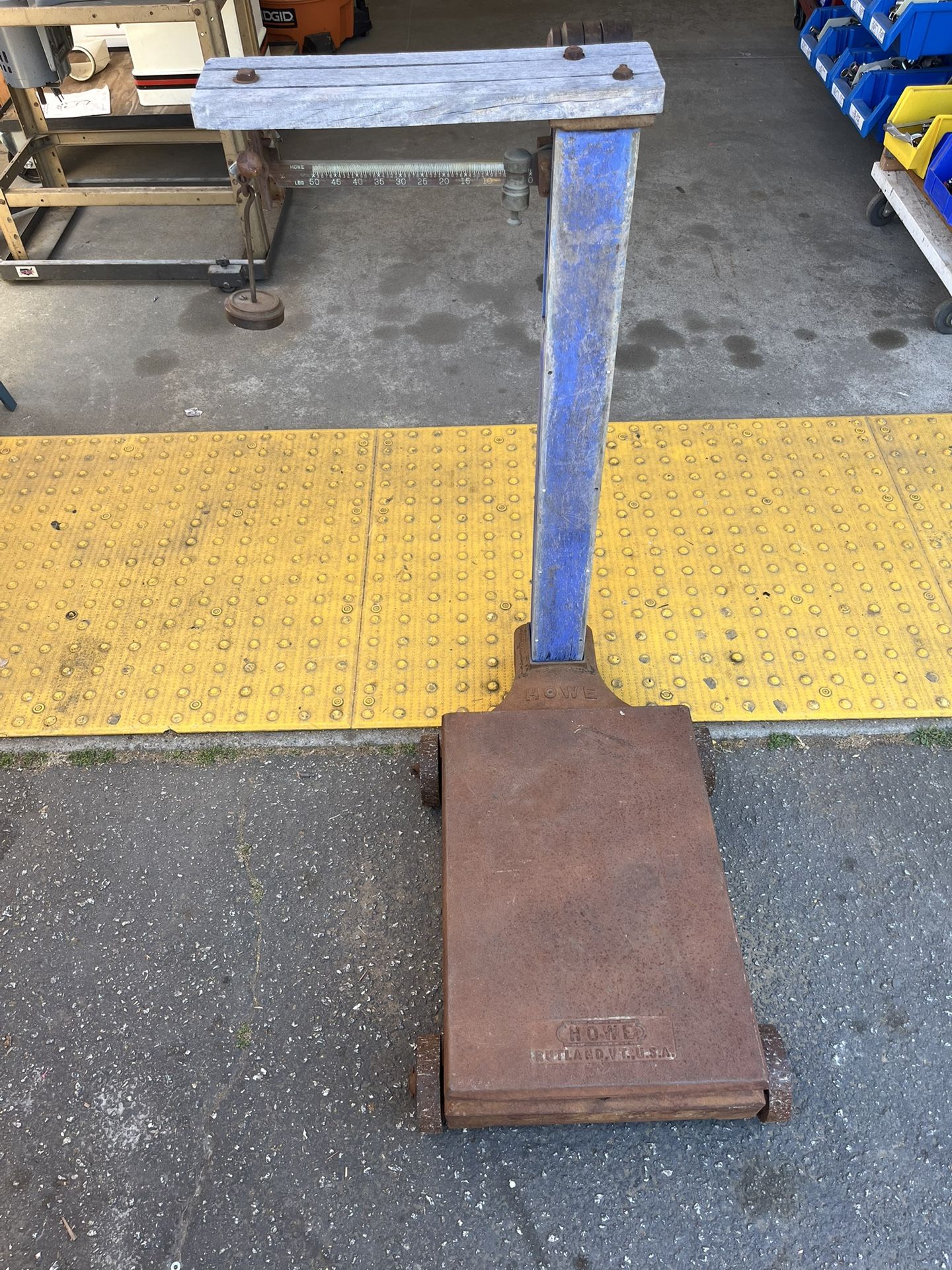 Howe antique Platform Scale