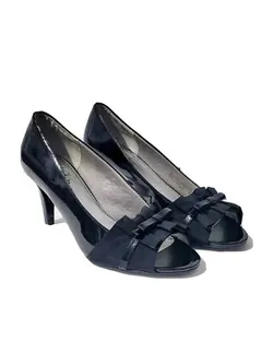 Peep toe shoes