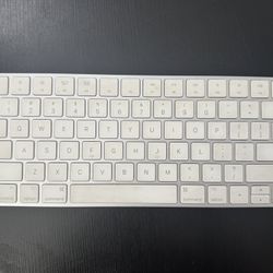 Apple Magic Keyboard Wireless & Rechargable