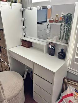White Vanity Desk with Hollywood Mirror