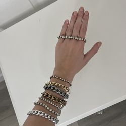 Bracelets 