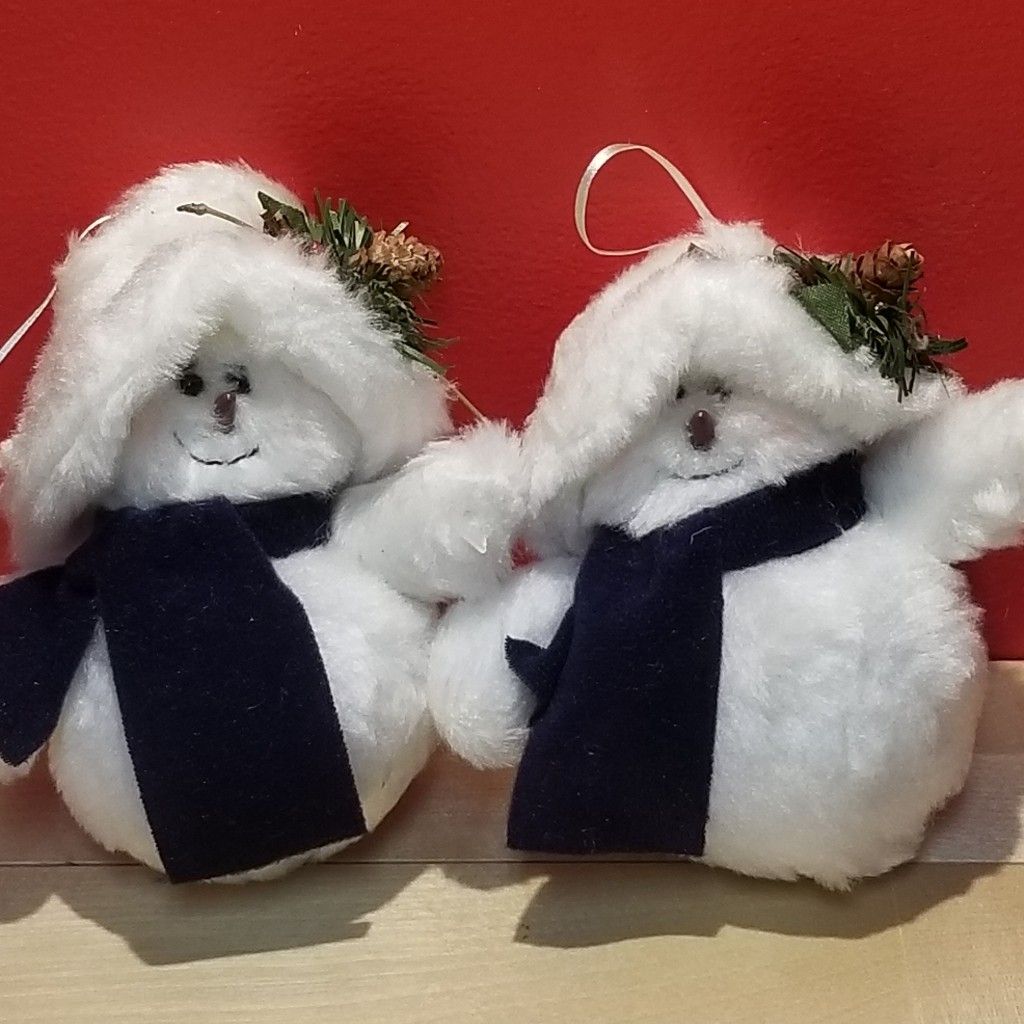 Plush ornaments snowmen