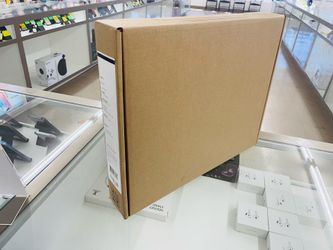 Dell 15 DC15250 8gb ram 512gb ssd