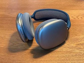 AirPod Max NoiseCancelling Headphones With Case