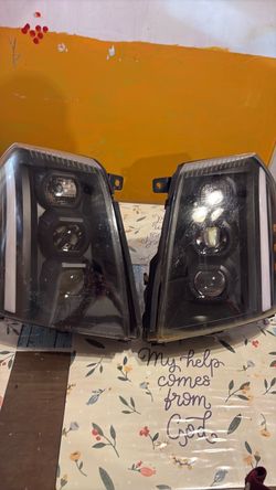 ‘07- ‘14 Escalade Headlights