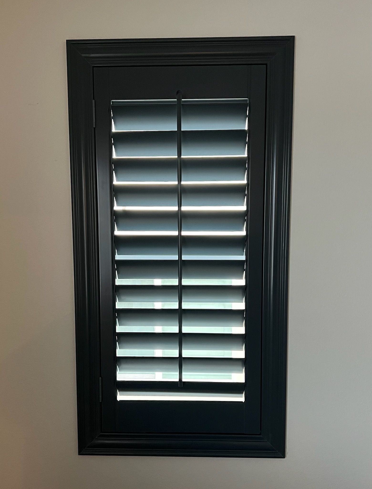 Window Shutters, Sliding Door Shutters, French Door Shutters, Closet Shutters. Persianas de Madera. Servicing  All Southern California. 951-573-2560