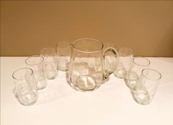 Classic vintage 2 Qt. Glass pitcher. 8 -10oz. Glasses.