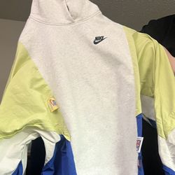 Nike Hoody Coat Type Looks Vintage Not Sure If It Is Medium Women’s 