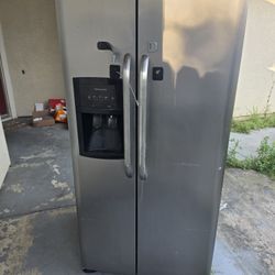 Refrigerator 