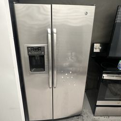 GE ( General Electric ) Refrigerator 