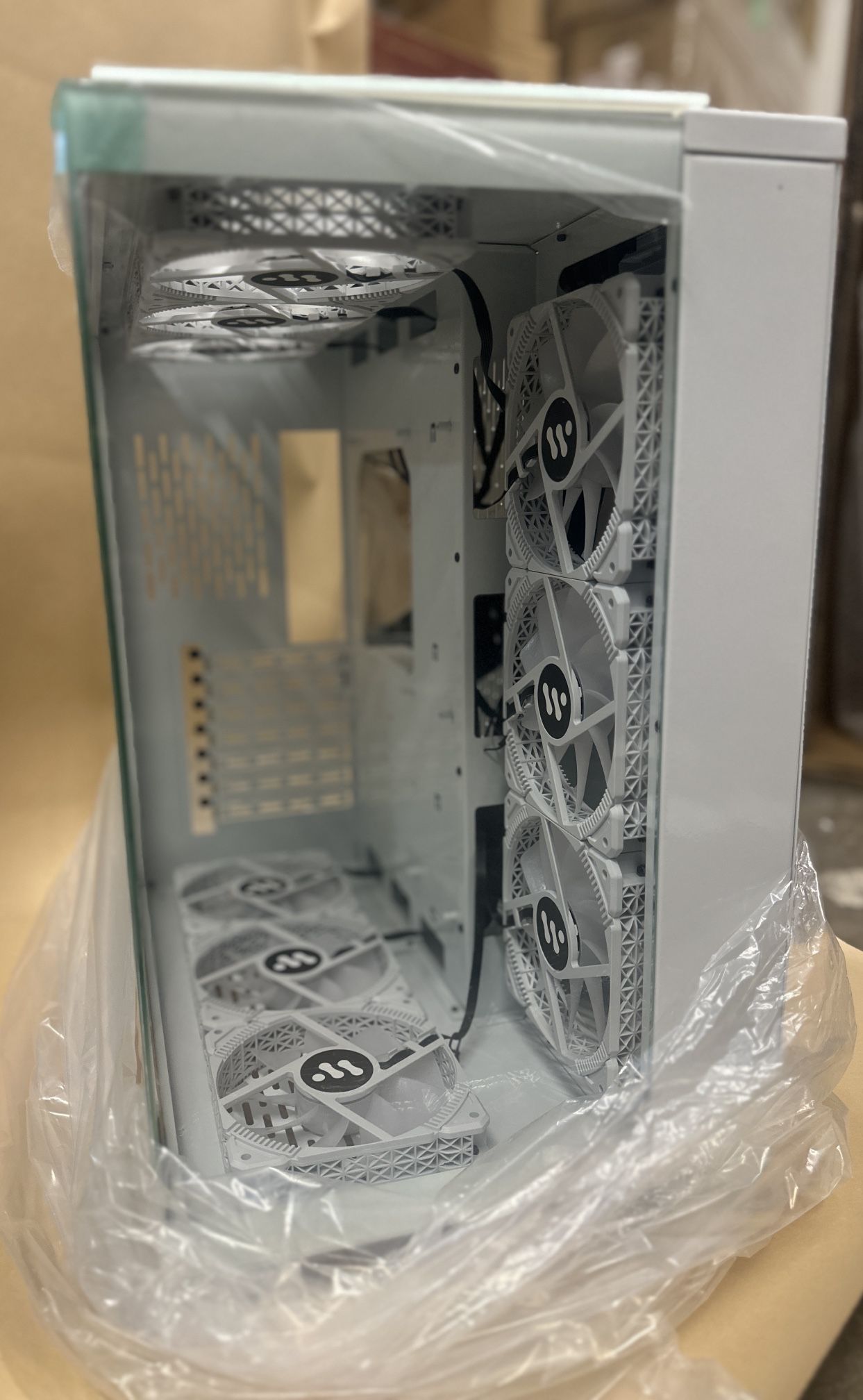 Computer Gaming Case - White/glass with 9 Fans And LED Light