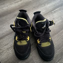 Jordan 4 Thunder