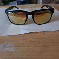 Oakley bronze polarized lens Holbrooks