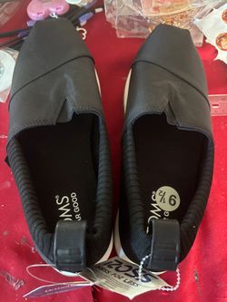 New Women’s Toms